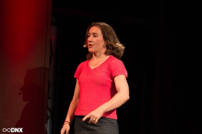Shayna Oliveira at DNX Global 2015